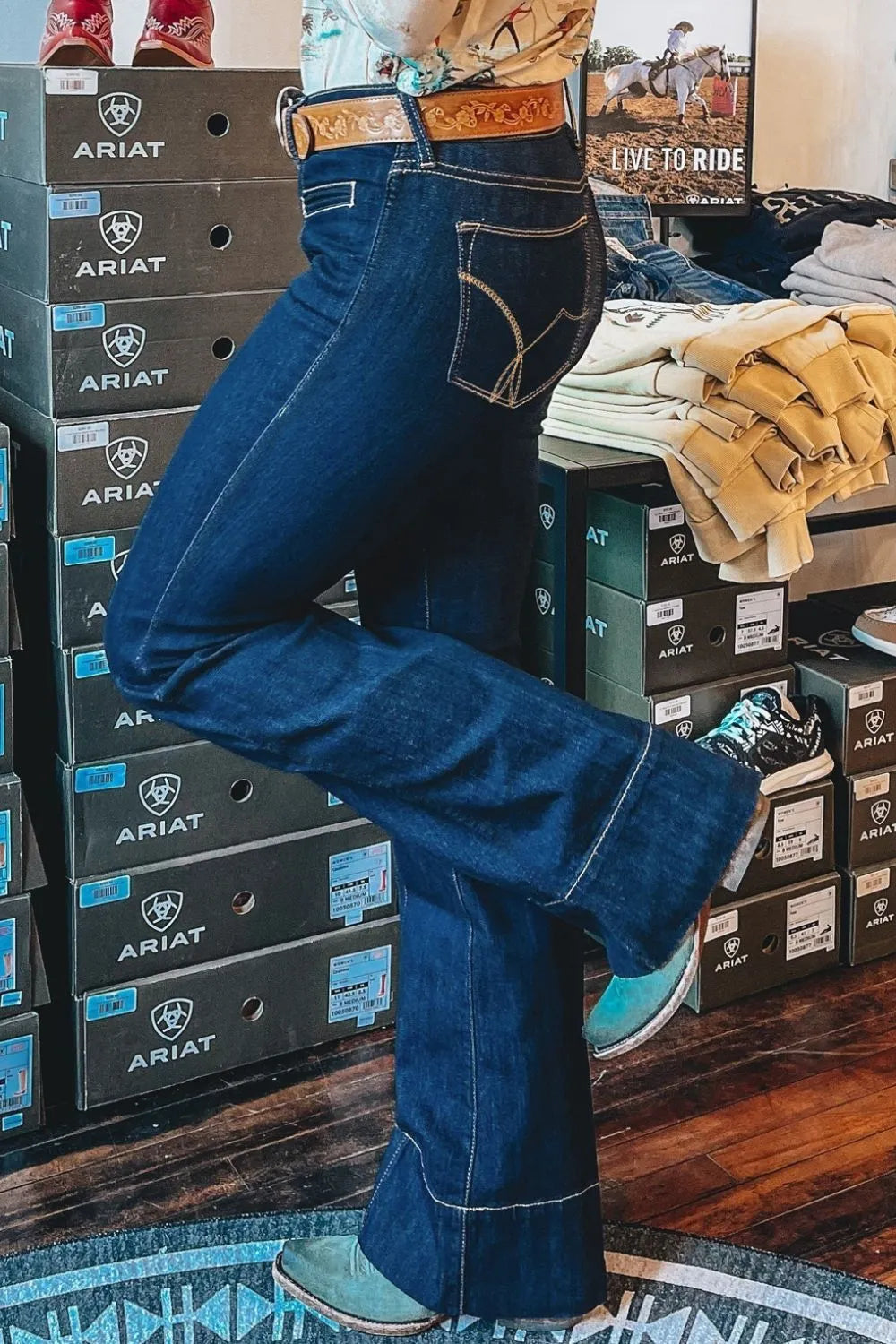 Center Seam Deep Wash Straight Jeans - Jeans Junction Online